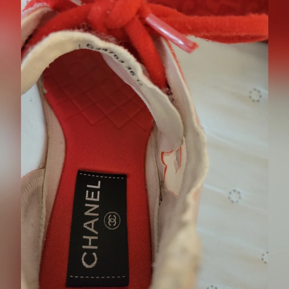 Authentic Chanel 19P Cruise Mesh & Lycra CC Logo Low-Top Sneakers White/Red